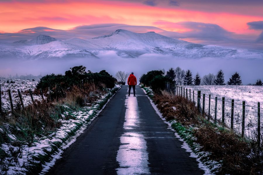 The road to the mountains