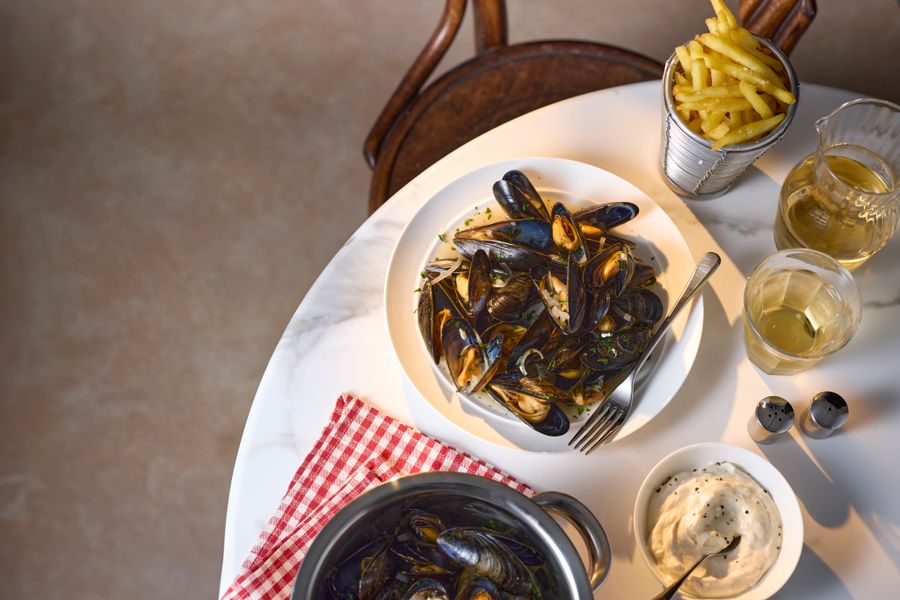 Mussels in a Parisian Bistro