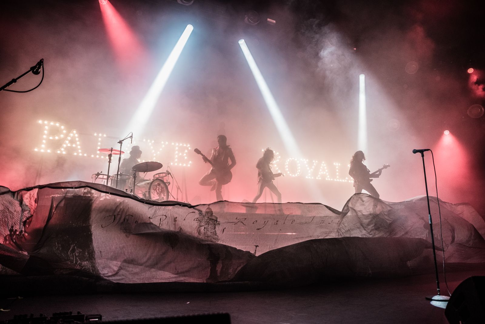 Curtain drop