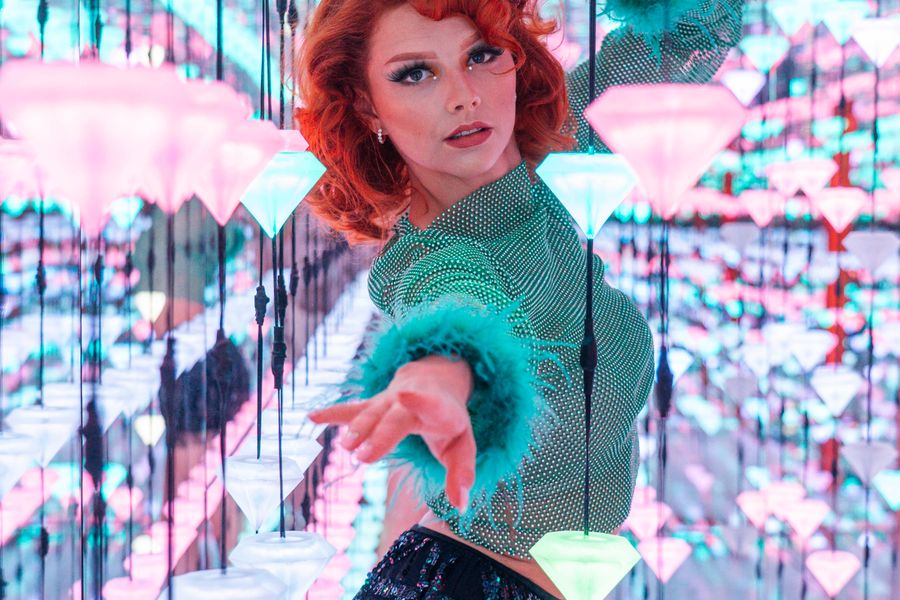 Diamonds of Infinite Colour
