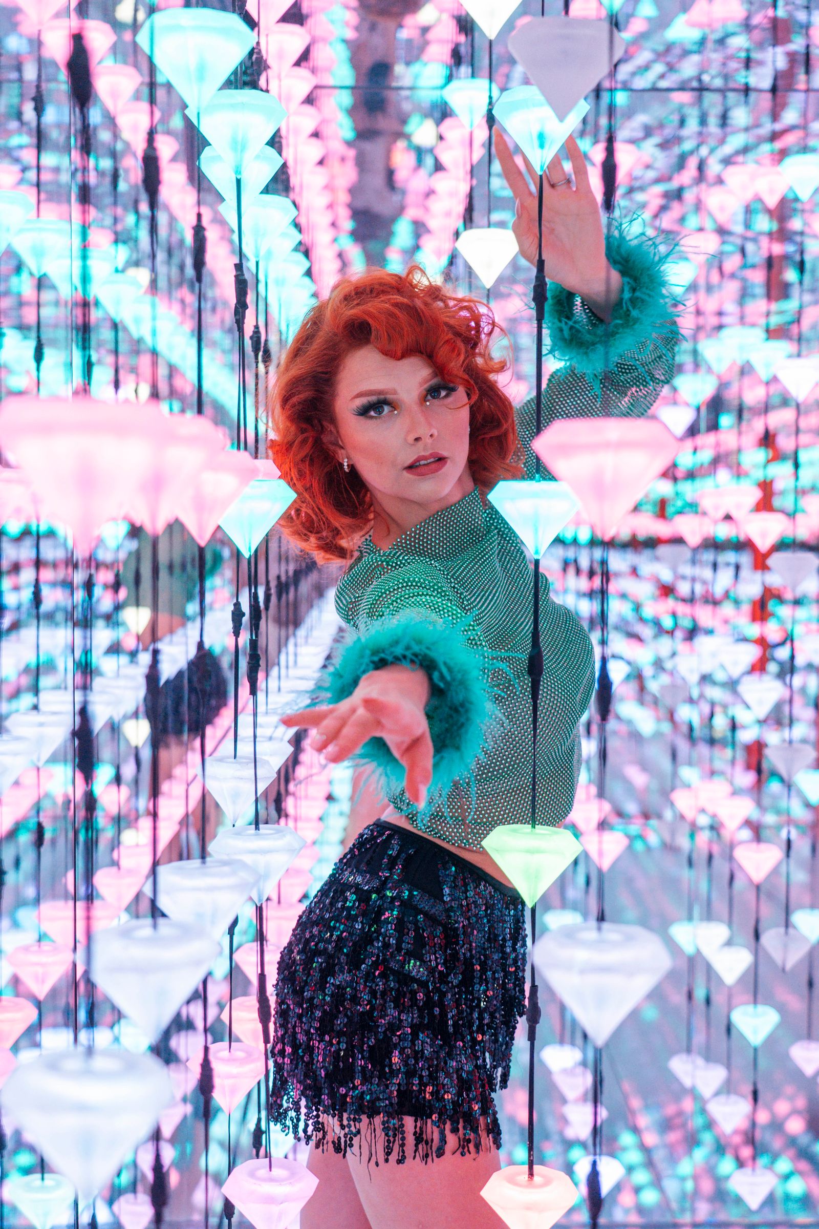 Diamonds of Infinite Colour